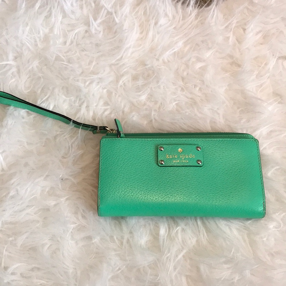 Green Kate spade wristlet wallet